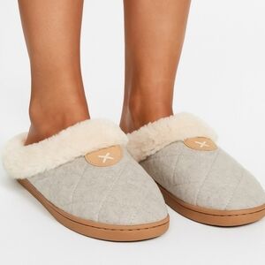 Dearfoams Women’s Quilted Slip-On Slide Slippers Medium (7–8)